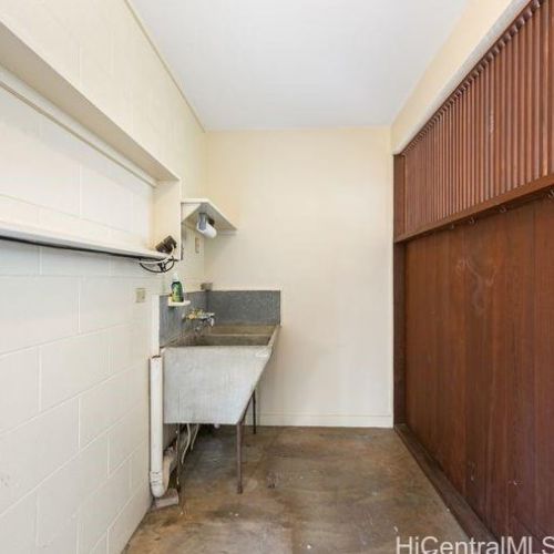 3422 George St, Honolulu HI  96815-4321 exterior