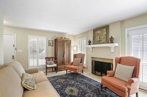 378 Manning Villas Dr, Marietta, GA 30064-3016