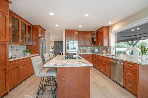 815 Moorside Dr, Glendale CA  91207-1135 exterior