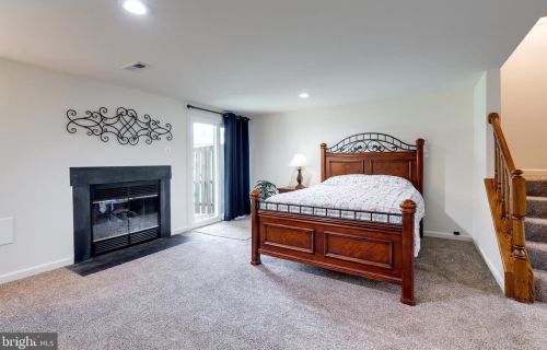 8725 Stone Hill Pl, Springfield VA  22153-1718 exterior