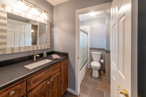 3609 Cimarron Dr, Carrollton TX 75007-6304 exterior