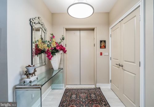 110 Front St, Philadelphia, PA 19106-3000