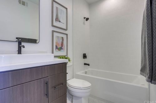 262 Rockefeller, Irvine CA  92612-8113 exterior