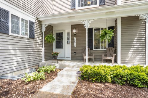 1272 Sandhurst Ln, South Elgin, IL 60177-2917