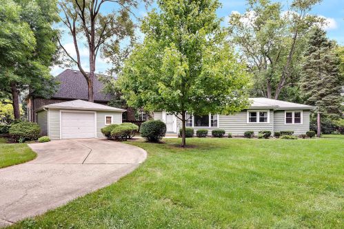 241 Coe Rd, Willowbrook IL  60514-1006 exterior