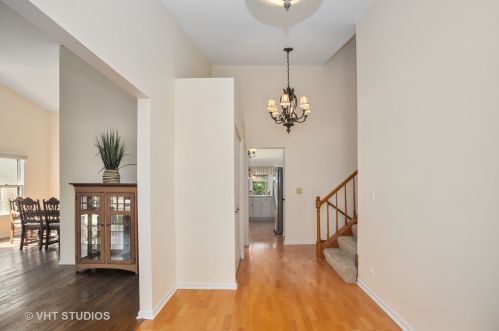 399 Basswood Ct, Carol Stream, IL 60188-3901