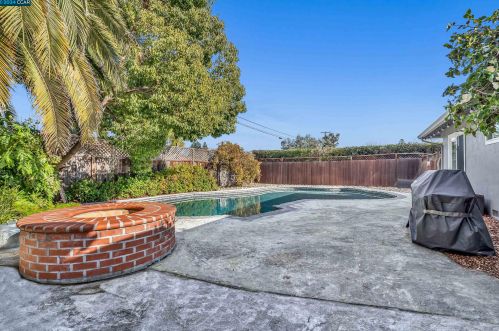 3707 Sheridan Ct, Concord CA  94518-1627 exterior