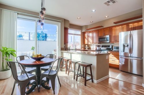 382 Carmel Creeper Pl, Encinitas CA  92024-7704 exterior