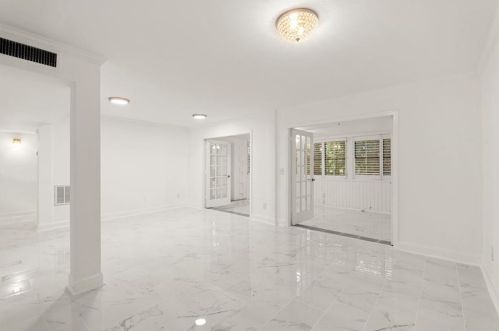 27 Cantey Pl, Atlanta GA  30327-4018 exterior