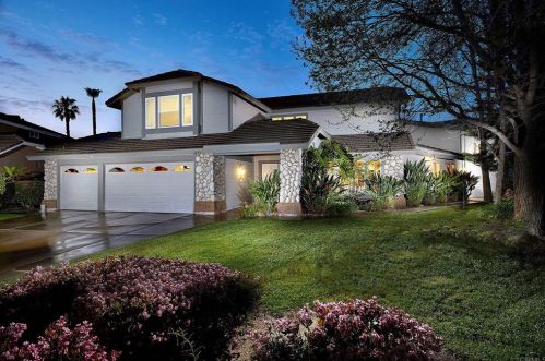 2332 Dana Ct, Carlsbad, CA 92008-2076