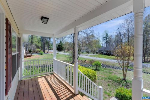18 Loblolly Rd, Bybee, VA 22963-3021