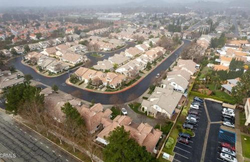 2010 Freesia Ave, Simi Valley CA  93063-3534 exterior