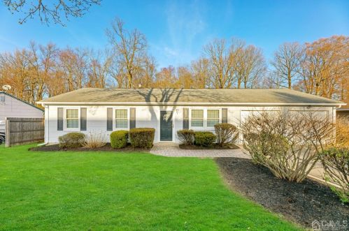 28 Brandywine Cir, Piscataway, NJ 08854-2705