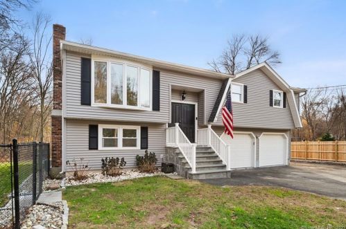 8 Hampton Trl, Wallingford, CT 06492-2618