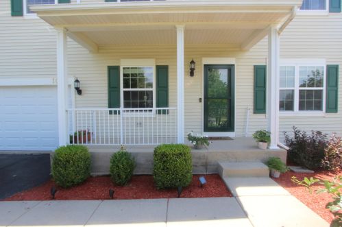1064 Autumn Dr, Bull Valley, IL 60014-1618