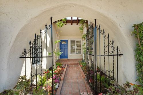 28700 Mount Rushmore Rd, Palos Verdes Estates, CA 90275-1922