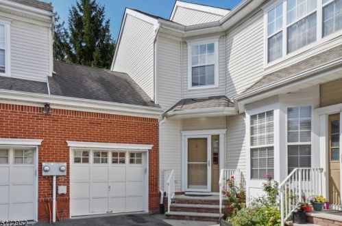 64 Albert Ct, Parsippany, NJ 07054-3424