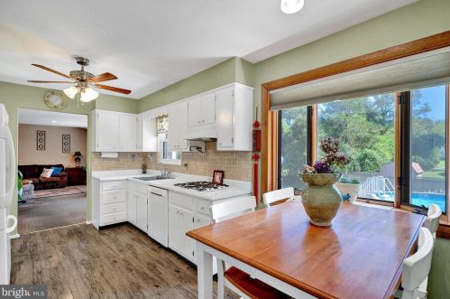 11 Corey Dr, Trenton NJ  08628-1503 exterior