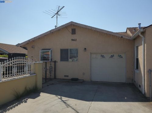 960 Folsom Ave, Hayward, CA 94544-5702