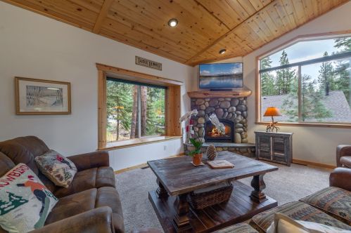 17165 Northwoods Blvd, Truckee, CA 96161-6050