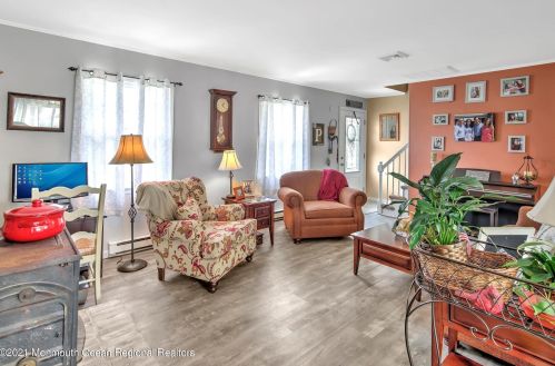 524 Warwick Pl, Berkeley Township, NJ 08721-3416