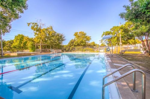 1301 Alegria Rd, Austin TX  78757-3217 exterior