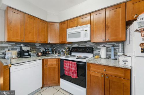 609 4th St, Philadelphia PA  19123-2905 exterior