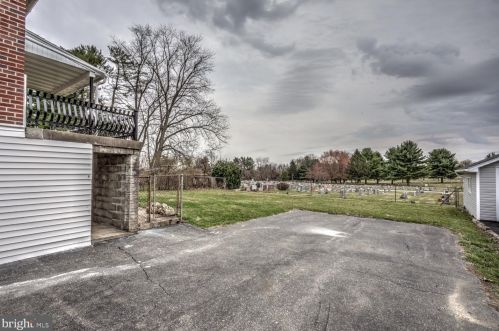 210 Rosedale Ave, Lancaster PA  17603-5708 exterior