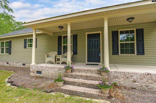 82 Magnolia Ln, Lugoff, SC 29078-9470