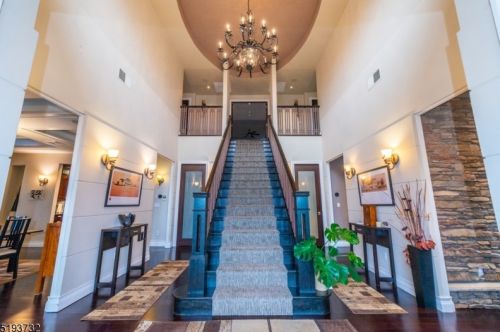 16 Forge Rd, Kinnelon, NJ 07405-2722