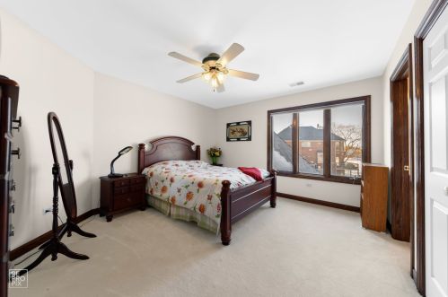 6972 Fieldstone Dr, Willowbrook IL  60527-6969 exterior