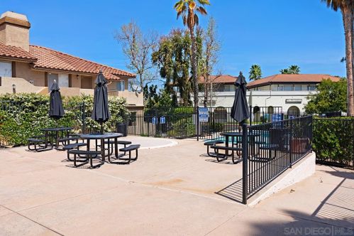 955 Postal Way, Vista CA 92083-6960 exterior