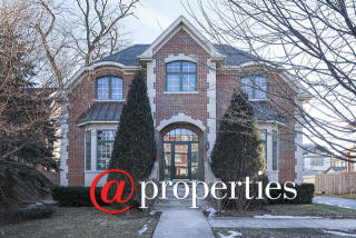 127 Bertling Ln, Northfield, IL 60093-4202