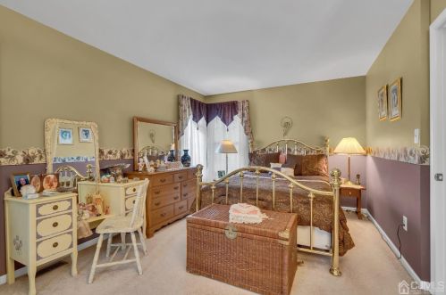 40 Lavender Dr, Princeton NJ  08540-9448 exterior