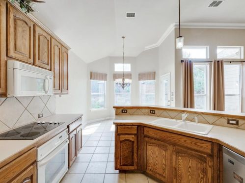 1600 Mdw Ave, Argyle TX 76226-6628 exterior