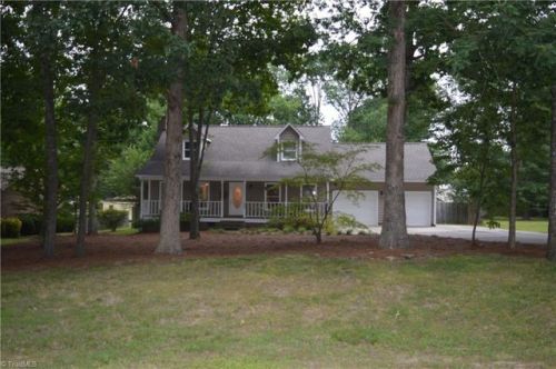 320 Blair Dr, High Point, NC 27263-3381