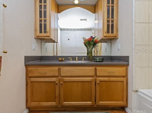 5550 Gloucester Way, Riverside CA  92506-3425 exterior