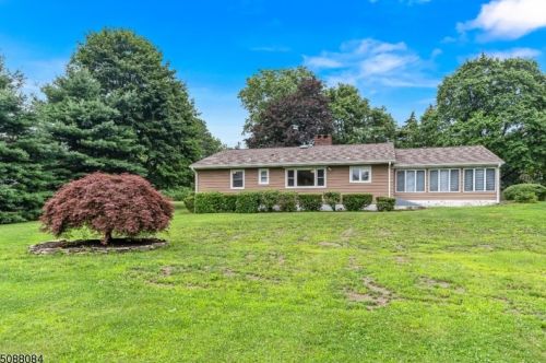 31 Clearview Dr, Dover NJ  07869-1304 exterior
