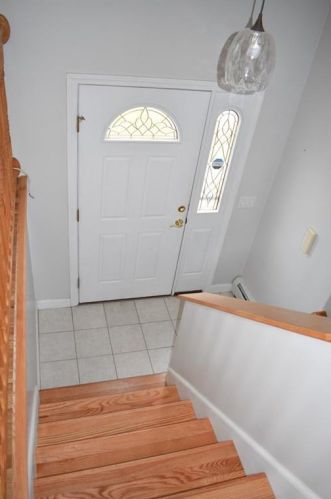11 Ash Ln, Providence, RI 02911-1331