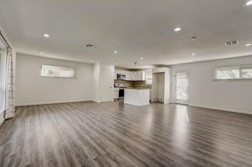 8746 Aldwick Dr, Dallas TX  75238-3420 exterior