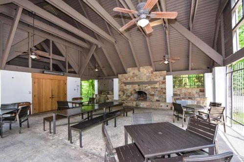 921 Heards Ferry Rd, Atlanta GA  30328-4727 exterior
