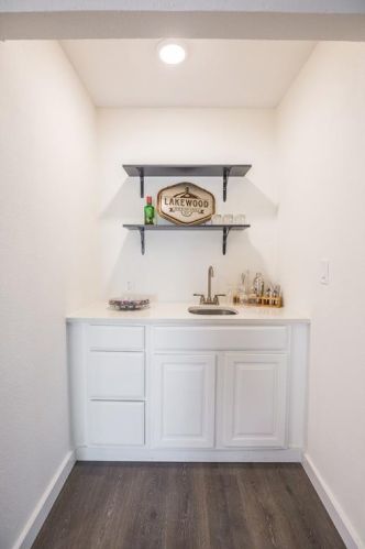 1018 Brookhollow Dr, Irving TX  75061-5514 exterior