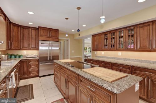 17501 New Hampshire Ave, Ashton MD  20861-9791 exterior