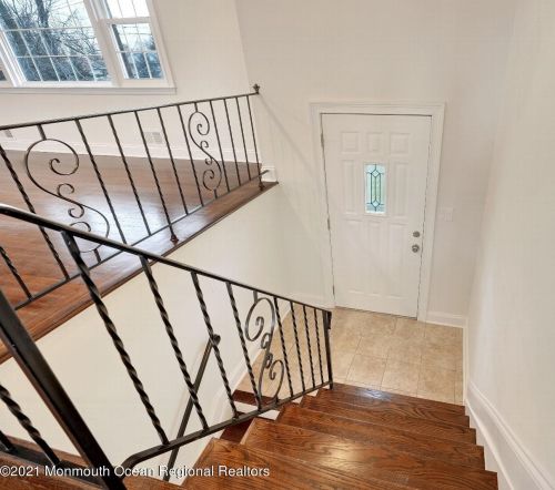 10 Kearney Dr, Middletown, NJ 07748-1135