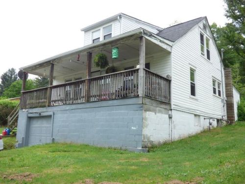 110 Nimitz Ave, Beckley, WV 25801-3425
