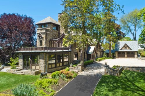 47 Carriglea Dr, Riverside CT  06878-2402 exterior