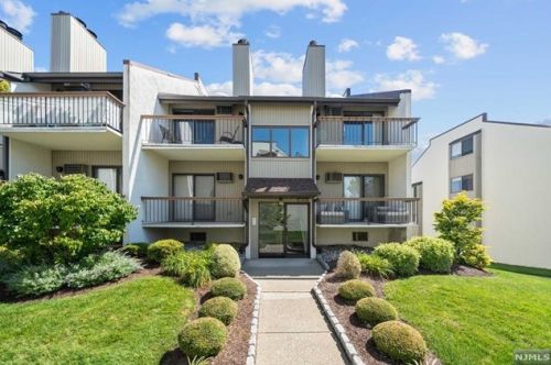 212 Ridge Mews, Wood-Ridge, NJ 07075-1348