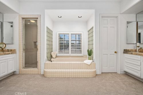 1 Charlotte, Irvine CA  92603-3448 exterior