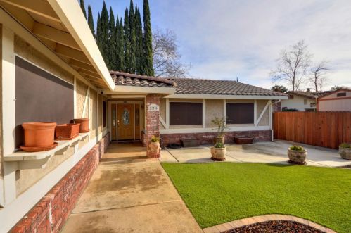 239 Evelyn Way, Folsom, CA 95630-2703