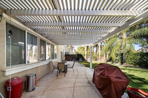 11364 Pondhurst Way, Riverside CA  92505-3471 exterior
